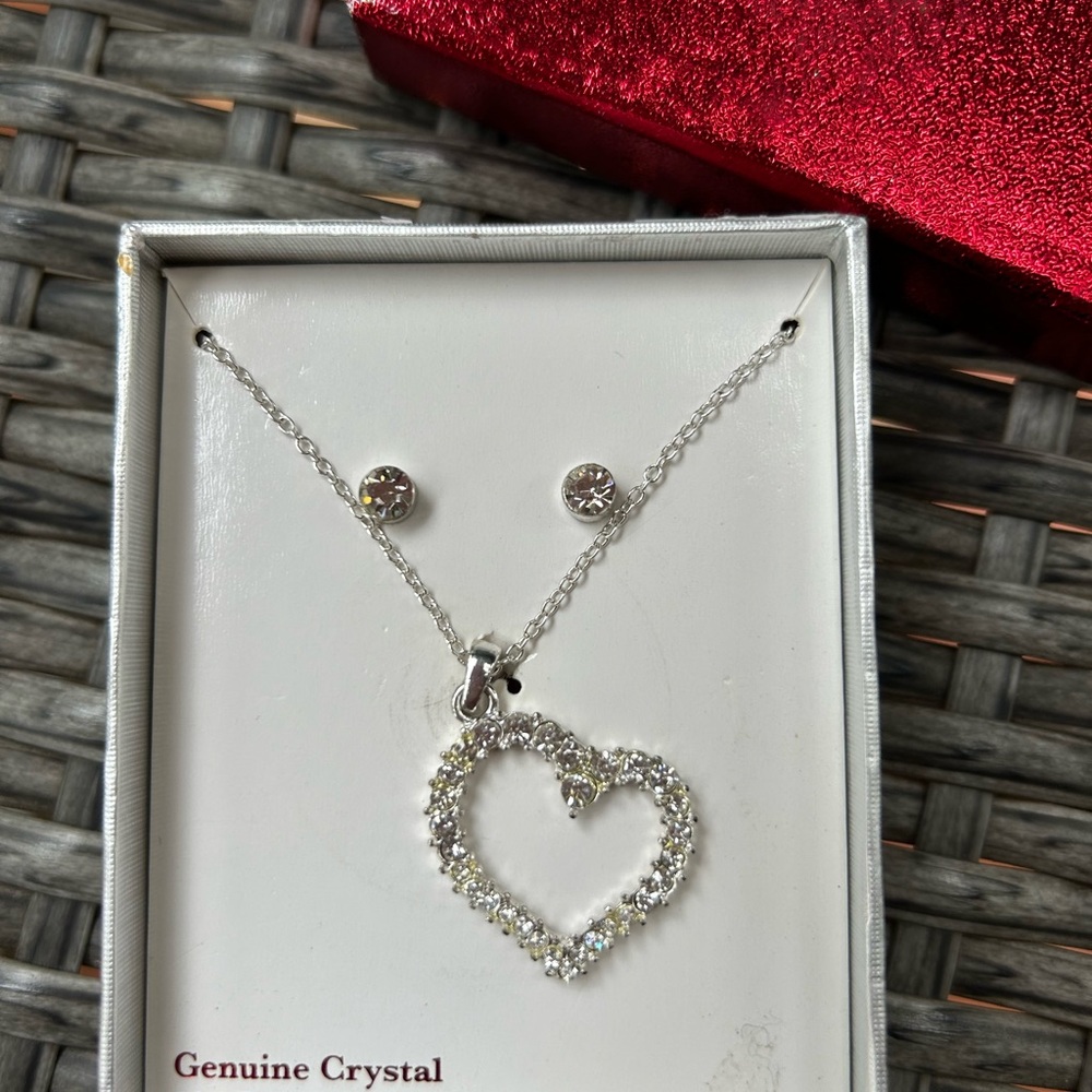 Crystal Heart Pendant & earrings. New in Box. - Picture 3 of 4